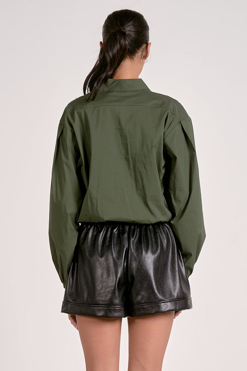 NO COLLAR NECESSARY TOP